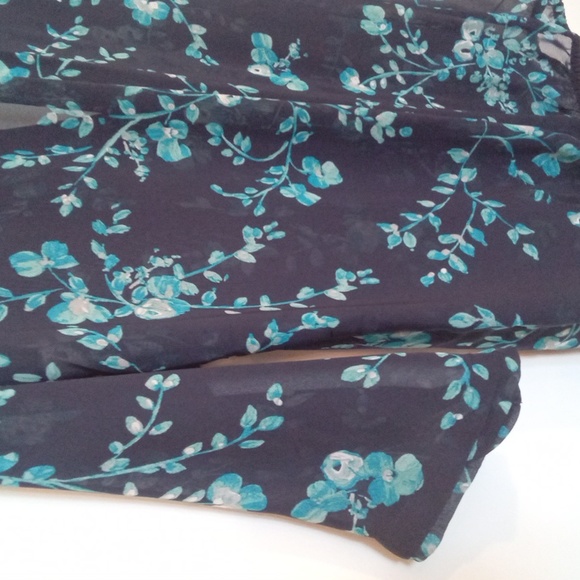 GAP Sheer Floral 3/4 Sleeve Blouse - Picture 11 of 13